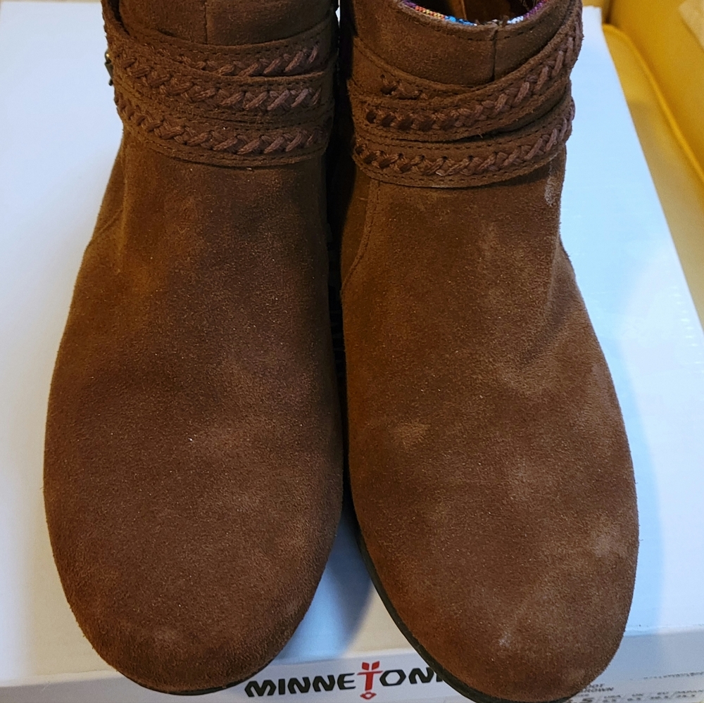 Minnetonka Women's size 8.5 Dickson Boots